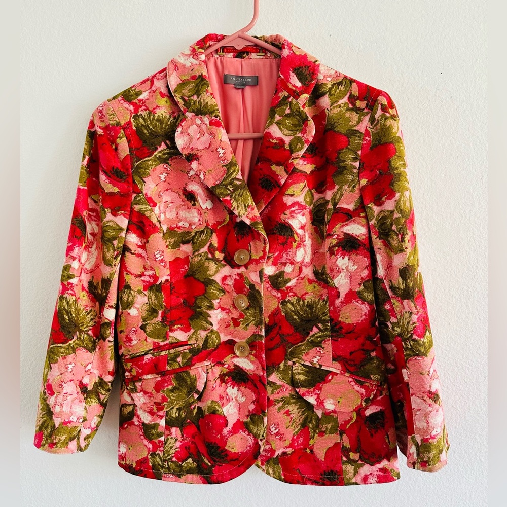 AnnTaylor 100%Silk Floral Jacket Pink 3/4 Sleeve Blazer Buttons Up Size 8P